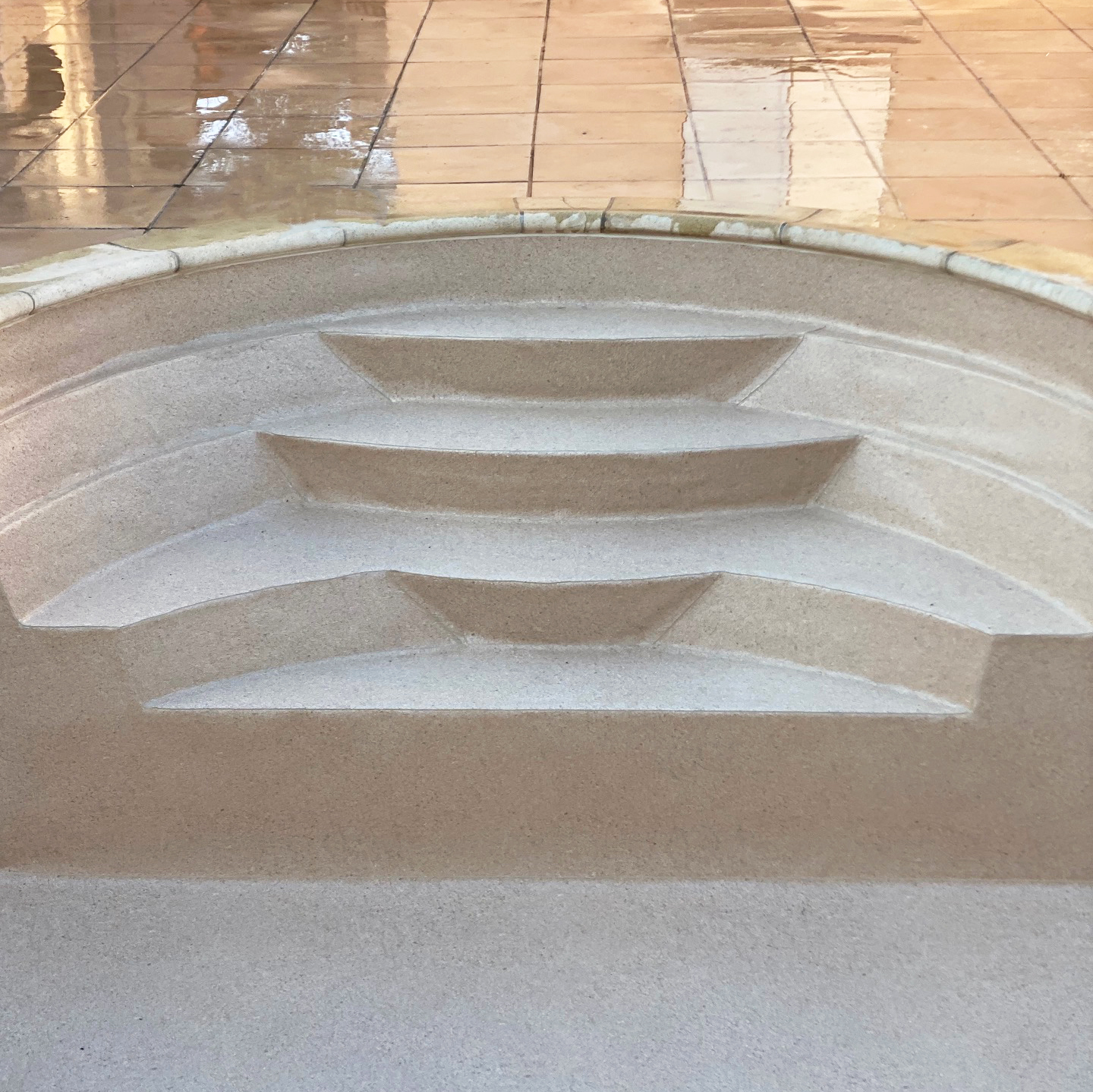 Pose d’un escalier de piscine