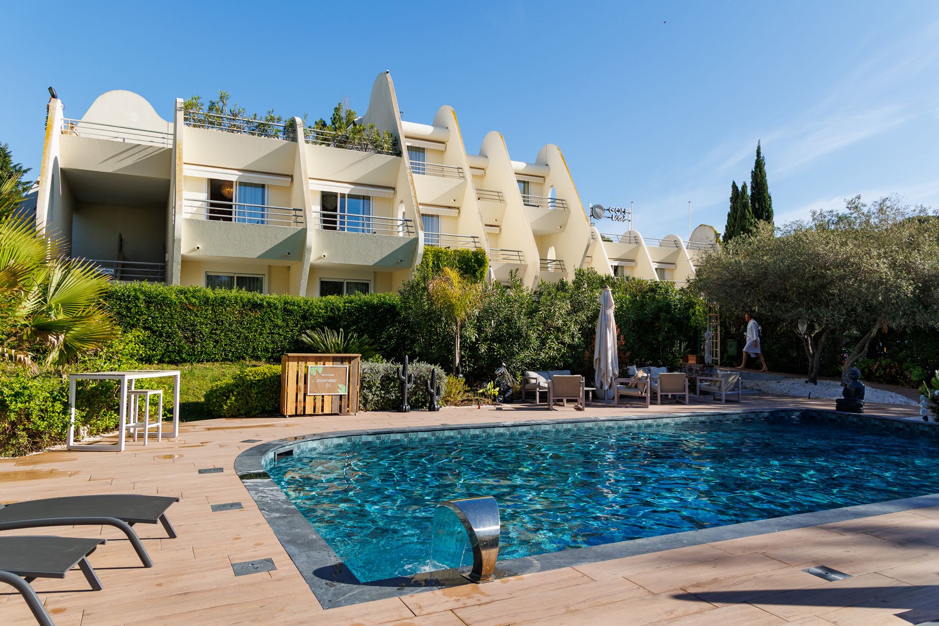 Piscine rénovée au Golf Hôtel de la Grande Motte