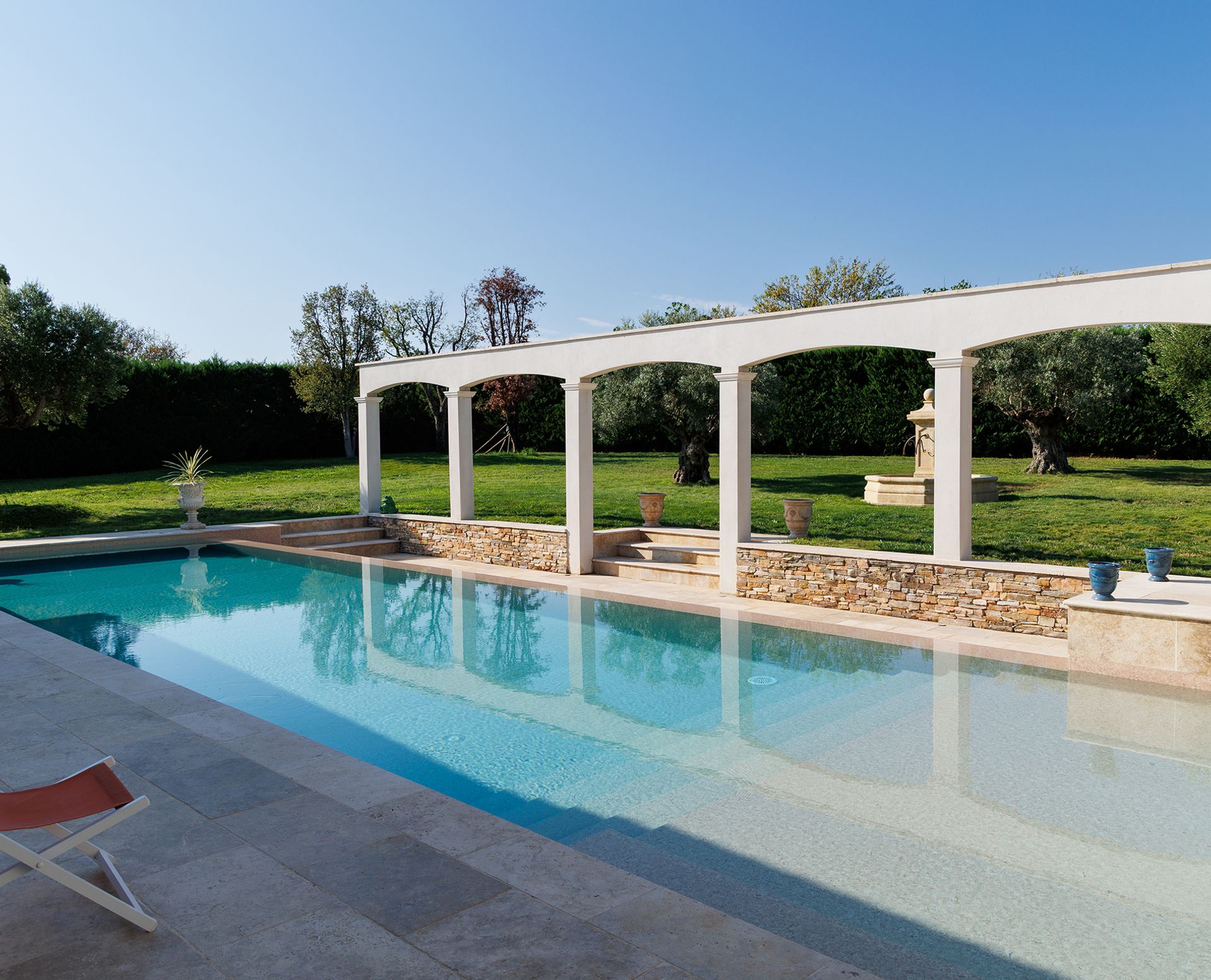 Piscine à Béziers rénovée par NewPool Express