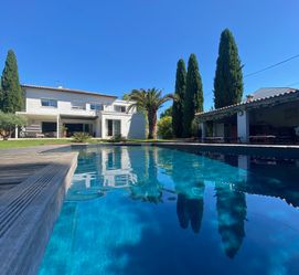 Piscine à débordement