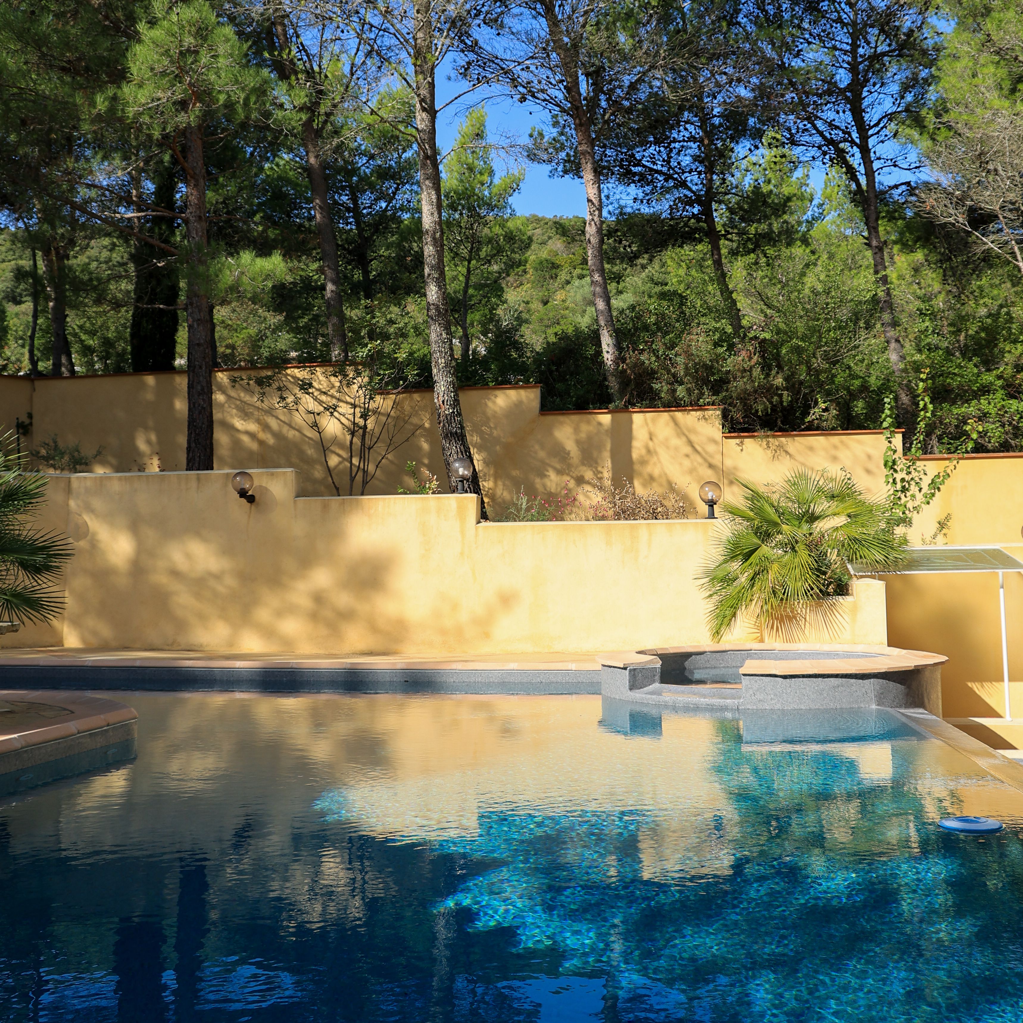 Piscine à Vailhauques